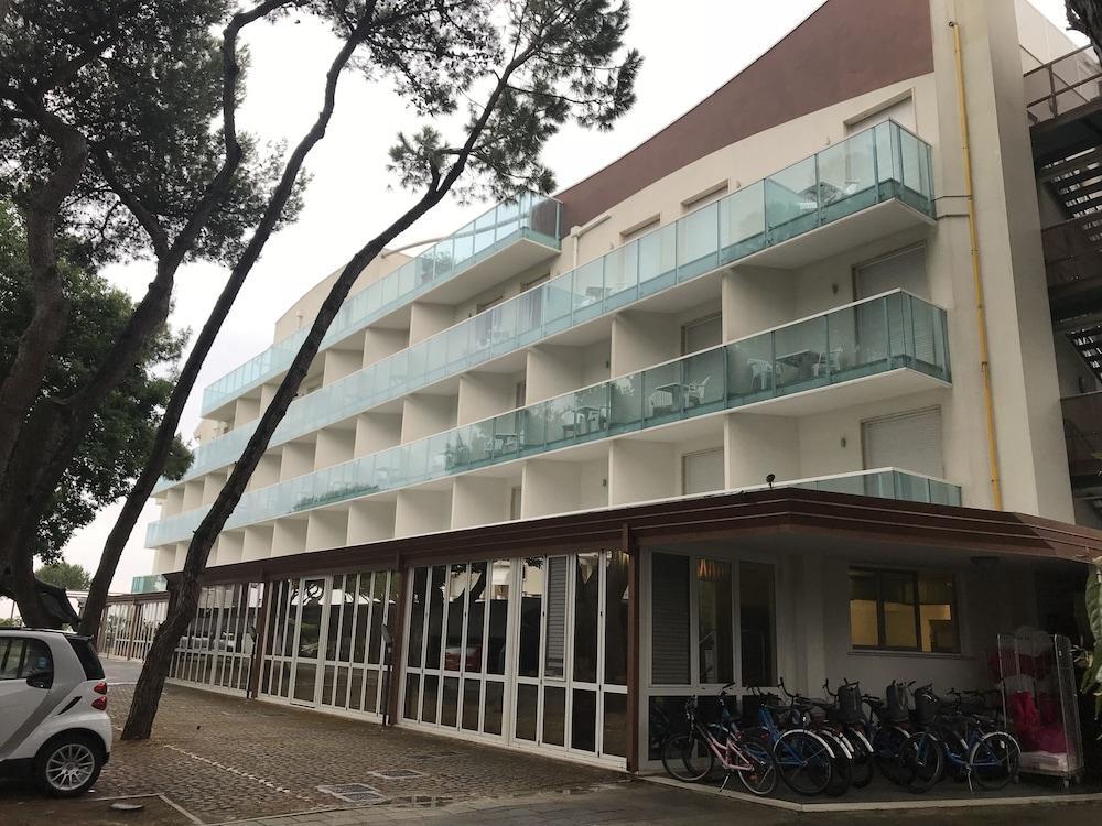 Park Hotel Ermitage Resort & Spa 리도 디 예솔로 외부 사진